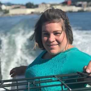 Meet your Posher, Carrien